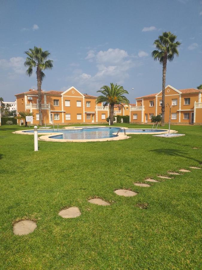 Oliva Nova Flat In Front Of Met Apartment Exterior photo
