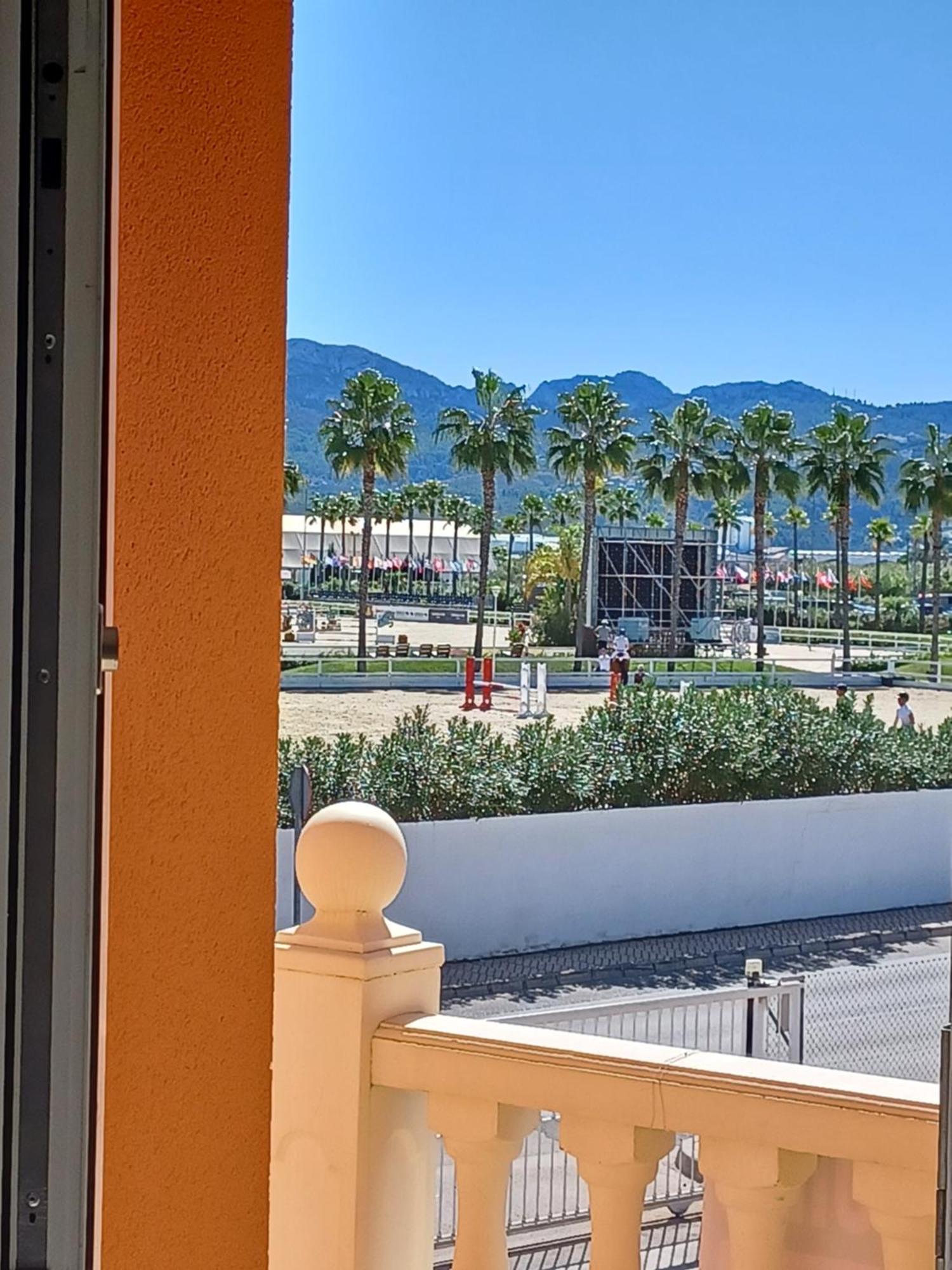 Oliva Nova Flat In Front Of Met Apartment Exterior photo